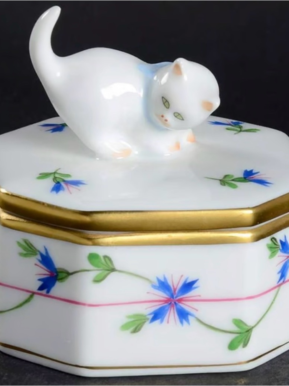 Herend White Porcelain Cat Trinket Box in Blue Garland
